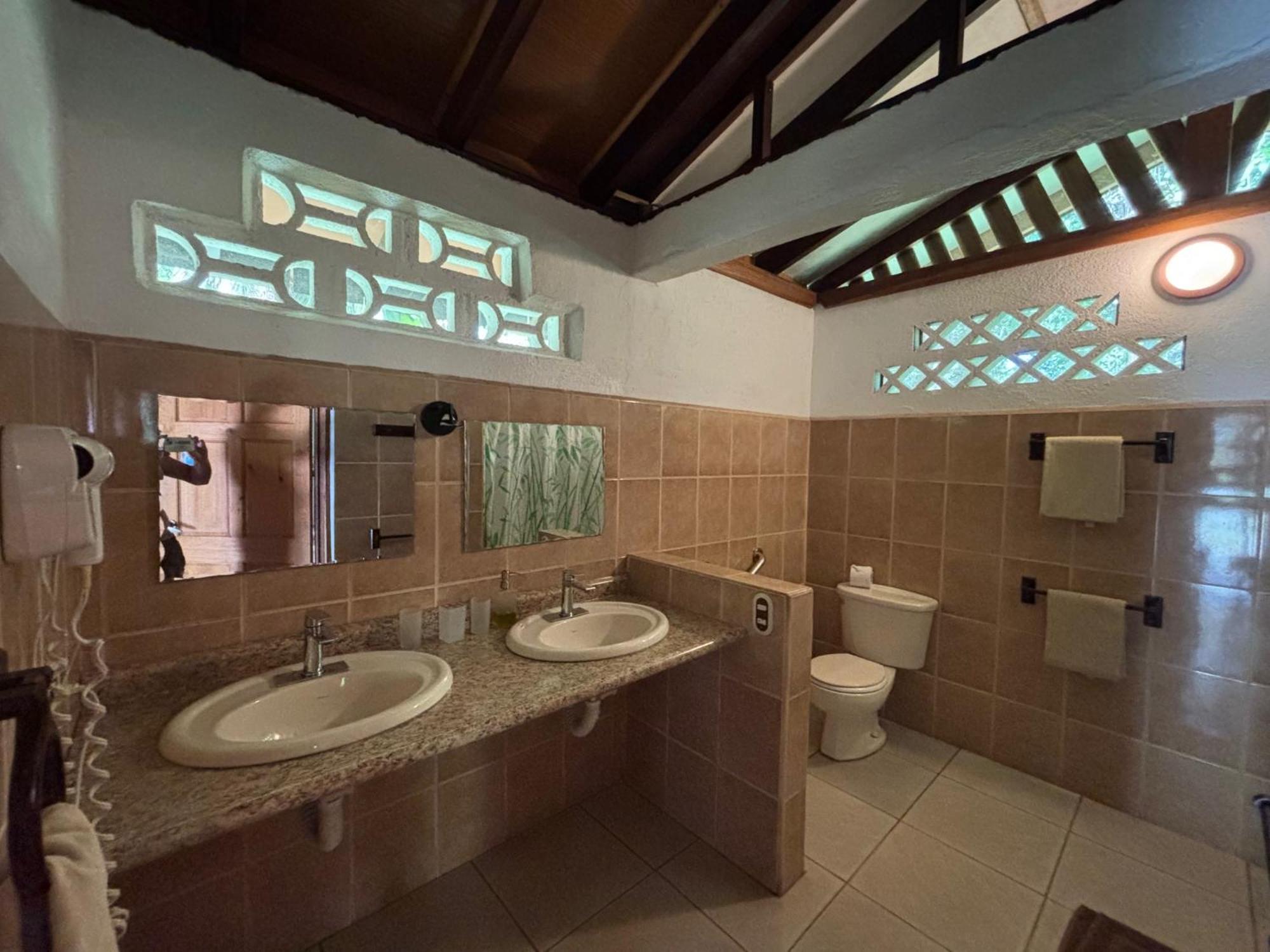 Hotel Suizo Loco Lodge & Resort Cahuita Zewnętrze zdjęcie
